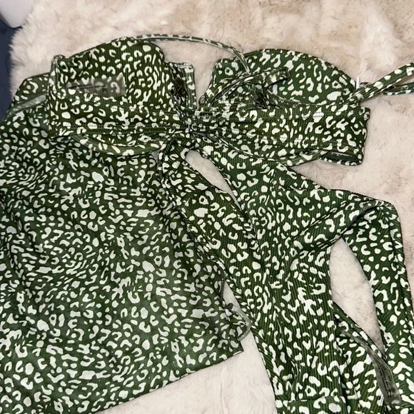 Three piece bikini set - Picture 6 of 6